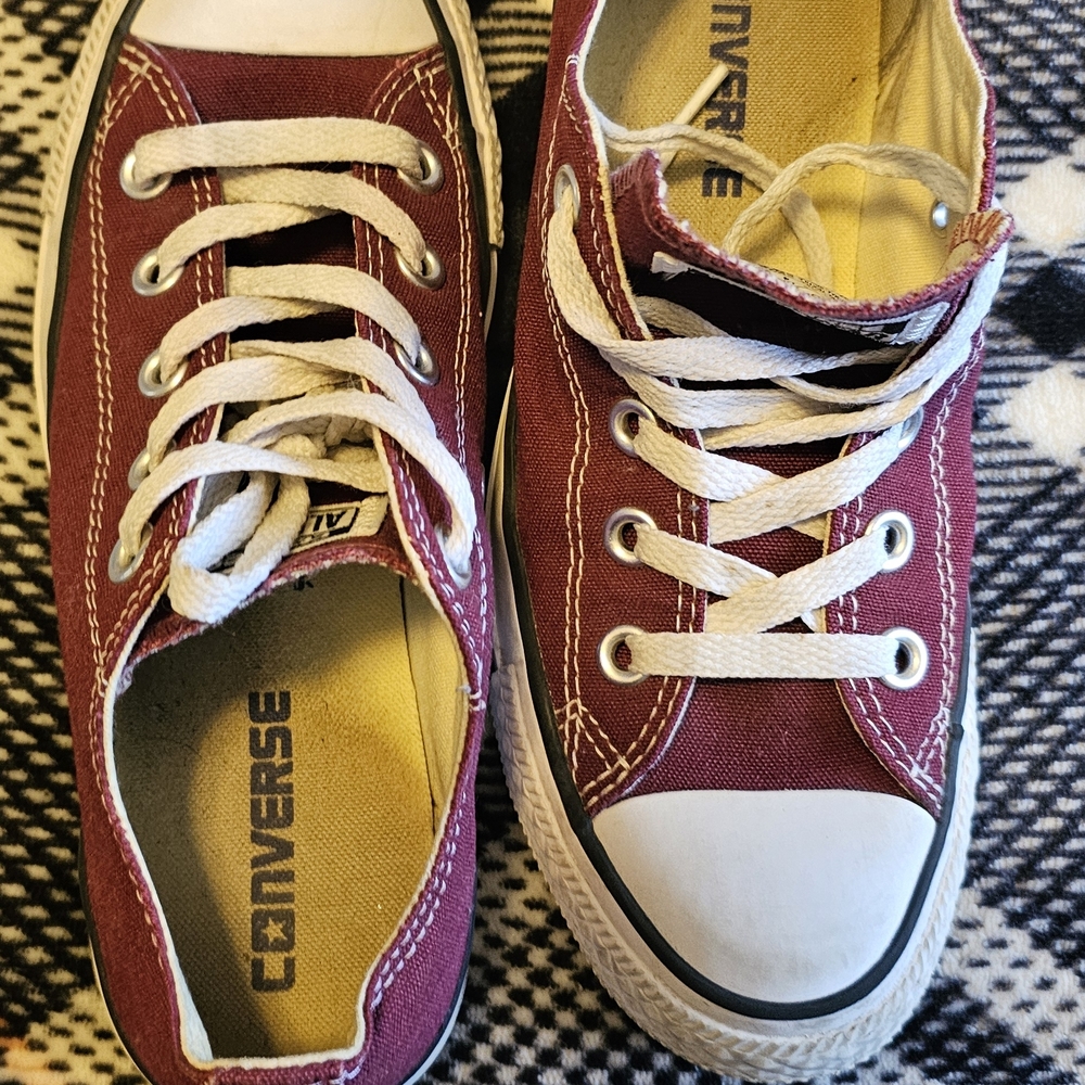 Converse Womens Burgundy Sneakers
